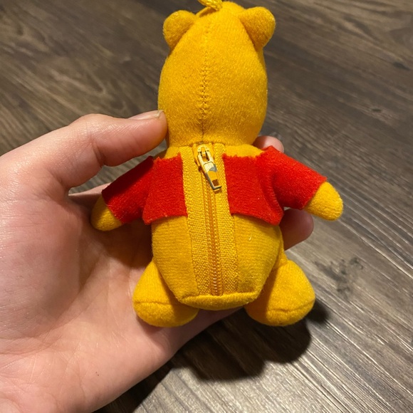 Vintage Winnie the Pooh Keychain - Picture 3 of 7
